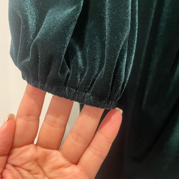Short mini, Long sleeve green velvet dress - Picture 2 of 2